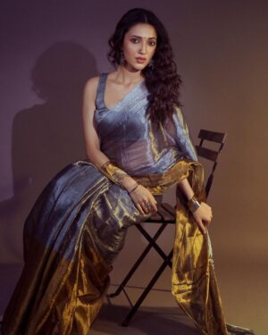 Neha Shetty Instagram - 🩶💫

Styled by @rashmitathapa
Wearing @hutsandlooms
Jewellery @abhilasha_pret_jewelry
Makeup @makeupbymadhushreeganapathy
Shot by @puchi.photography
Styling team @tedhimedhi