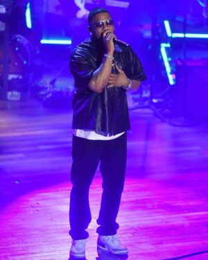 Nelly Instagram - Tonight… @acmawards check ya Derrty out!!!! Get ya @drinkmoshine ready, we celebrating one of Country Music’s favorite nights!!! #DerrtyYear #MoShine