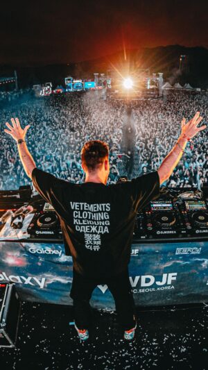 Nicky Romero Instagram - How would you describe this sound? 👀