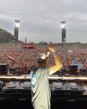 Nicky Romero Instagram - PAROOKAVILLE! 🇩🇪 That was one of the best shows of the year. What is your fav drop, 1,2,3,4 or 5? 👀