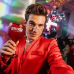 Nicolas Prattes Instagram - Qual o Lado B do Baile? @beefeaterbrasil me convidou para o Baile da Vogue e a experiência foi INCRÍVEL! E ainda me convenceram a mostrar o meu Lado B pra vocês. #BaileVogueBeefeater #SeuLadoBDoVerão #VerãoBeefeater #TheSpiritOfLondon • Beba com moderação. Não compartilhe com menores de 18 anos #Publi