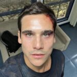 Nicolas Prattes Instagram - Invadi o celular do @nicolasprattes e trago fotos dos bastidores de #TodasAsFlores para vocês 💐 Vocês amam o Diego igual a mim?