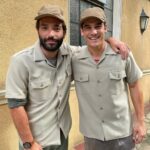 Nicolas Prattes Instagram - Invadi o celular do @nicolasprattes e trago fotos dos bastidores de #TodasAsFlores para vocês 💐 Vocês amam o Diego igual a mim?
