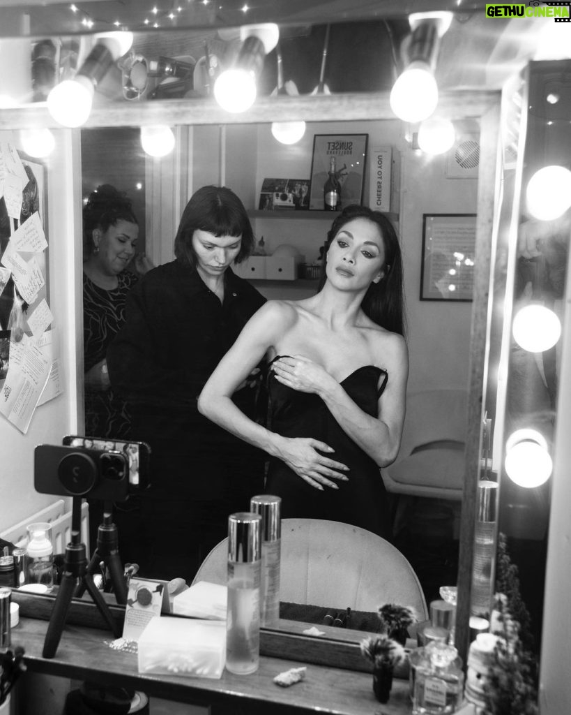 Nicole Scherzinger Instagram - “Feel the magic in the making” 🖤 One week ago, the final show of @sunsetblvdmusical 📸: @frederic.monceau