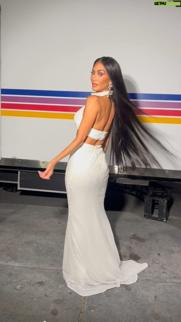 Nicole Scherzinger Instagram - Let’s get a little commotion for these inches of hair 💁🏽‍♀️🙌🏽