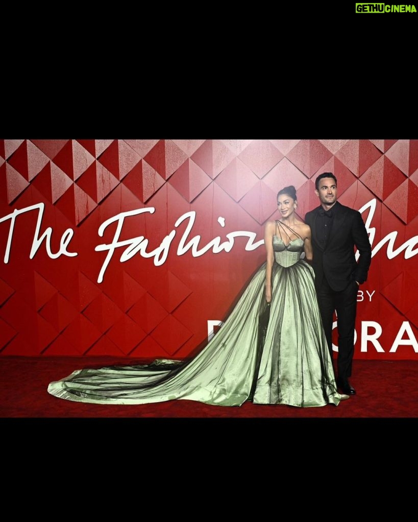 Nicole Scherzinger Instagram - Thank you @britishfashioncouncil for having us last night at the #FashionAwards A special thanks to British designer @patrick__mcdowell who designed my custom made gown from a biodegradable sustainable fabric 🌱 @davebenett @britishvogue @donjuliotequila @edward_enninful