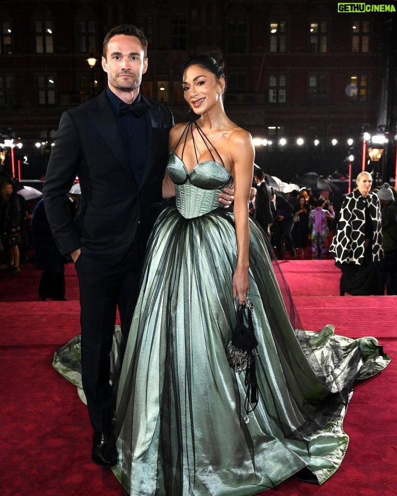 Nicole Scherzinger Instagram - Thank you @britishfashioncouncil for having us last night at the #FashionAwards A special thanks to British designer @patrick__mcdowell who designed my custom made gown from a biodegradable sustainable fabric 🌱 @davebenett @britishvogue @donjuliotequila @edward_enninful