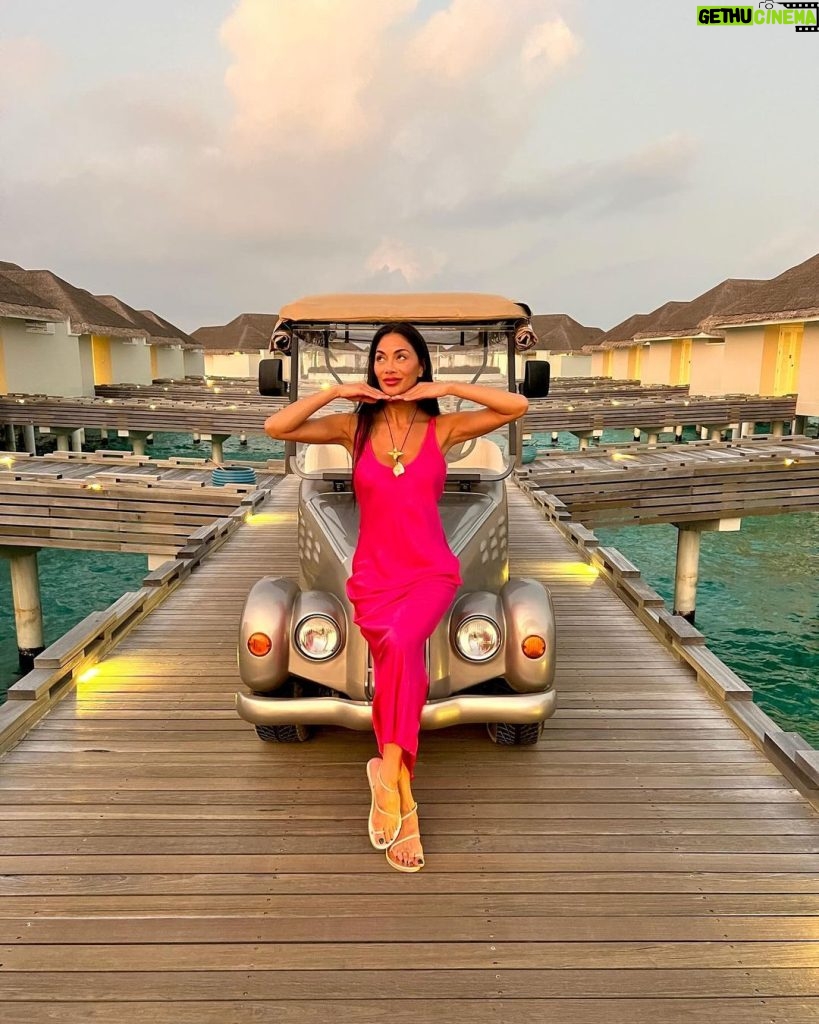 Nicole Scherzinger Instagram - Maldives Diaries 🌺🏝🌞🌊 @finolhu_maldives #ad Finolhu Baa Atoll