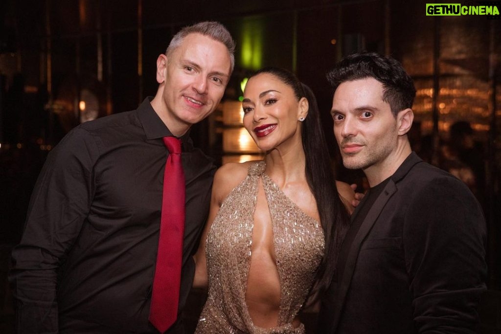 Nicole Scherzinger Instagram - What an absolutely divine evening! Thankyou to my dear friend @joeyghazal for throwing the most exquisite @sunsetblvdmusical cast party at @themainemayfair in celebration of our show! ♥️🥂