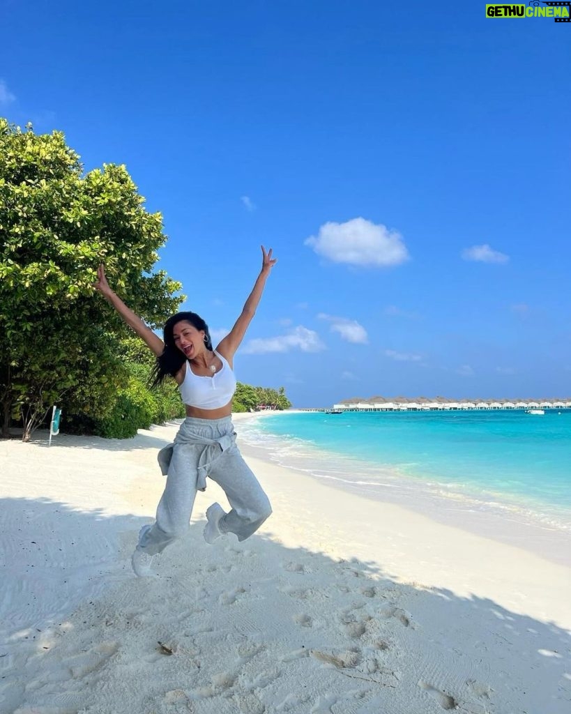 Nicole Scherzinger Instagram - Maldives Diaries 🌺🏝🌞🌊 @finolhu_maldives #ad Finolhu Baa Atoll