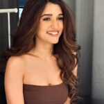 Nidhi Shah Instagram - In between the mess 🤎🤎 . . . Mua - Me😃 Hairby - @hair_by_neetagohel