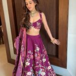 Nidhi Shah Instagram - Aur phir kuch yun hua k, apni he tasweer par dil agaya .. . Styled by @thedotdiary @thedottstyle Outfit by @irrauofficial Jewellery by @aquamarine_jewellery Makeup and hair by - @nishachandnanii Managed by - @diptishinde29