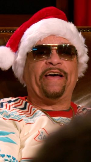 Nikki Garcia Instagram - Drink and be merry when @icet joins the fun for #Barmageddon: @blakeshelton’s Holiday Bartacular 🎄🍻 December 4 on NBC and @peacock!