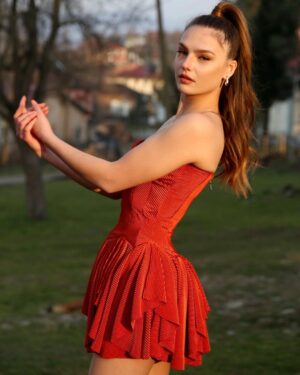 Nilsu Berfin Aktaş Instagram - ✨
Styling: @burciindag 
Makeup: @denizgnysl
Hair: @ersin.tekin 
Foto: @oguzhanhasdemir