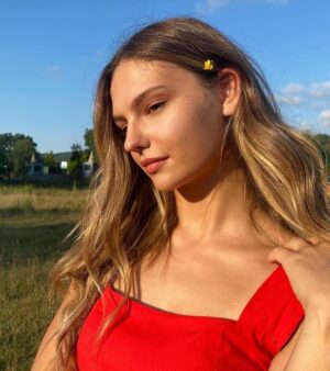Nilsu Berfin Aktaş Instagram - Bi sürü foto attım 🌼