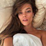 Nina Agdal Instagram – Does anyone know know how to actually beat jetlag cus if the answer is yes please let me know in comments 😴