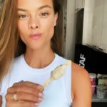 Nina Agdal Instagram - These NYC temperatures got me craving icecream so @fastaf to the rescue!🍦All my favorite products & ice cream delivered in less than 2 hours so I can stay on my couch and binge the Bach… and do my emails (it’s that kinda day 🤓) Use NINA20 for $20 off your first order #FastAFpartner #ChillSummer