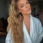 Nina Agdal Instagram - When the glam team shows up 💯