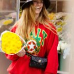 Nina Agdal Instagram - The little things... running to the deli to buy myself flowers 💐🥺 ph: @taylorbphoto #tbt