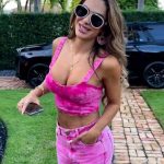 Ninel Conde Instagram - 💖 Pink Friday, mis amores 💖 El rosa no es simplemente un color, ¡es una declaración de actitud! 😉 ¿Cuál de estos tres outfits roza su corazón? 💗 Los leo 👀 #NinelConde #PinkFriday #miamilife #friday #viral #Trend #actress #singer