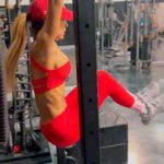 Ninel Conde Instagram - No esperes el momento perfecto, haz que este momento sea perfecto para tus abdominales”. “Los abdominales representan la fuerza de tu núcleo, pero también la fuerza de tu carácter”. “Los abdominales son la recompensa por superar el dolor y aceptar el desafío”. “No sueñes simplemente con unos abdominales más firmes, TRABAJA DURO Y HAZLO REALIDAD!”. Aquí te dejo una rutina rápida y eficiente para que comiences a trabajar en ellos ! Y lo más importante cuida tu alimentación ! De nada sirve entrenar duro si lo echas a perder en la cocina ! Vamos que se puede! . Don’t wait for the perfect moment, make this moment perfect for your abs.” “Abs represent the strength of your core, but also the strength of your character.” “Abs are the reward for pushing through the pain and embracing the challenge.” “Don’t just dream of firmer abs, work hard and make it a reality.”
