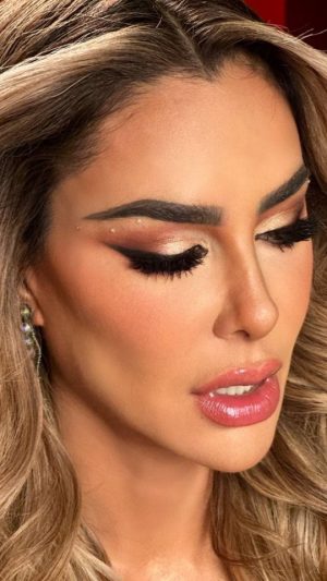 Ninel Conde Instagram - ¡Confirmen, mis hermosas! 😌😂🤣

Cuéntame en los comentarios de que team eres tú, bebé, ¿él que pregunta o el que avisa que ya depositó? 🤭

#ninelconde #almarey #model #miami #viral #trend #fun #model