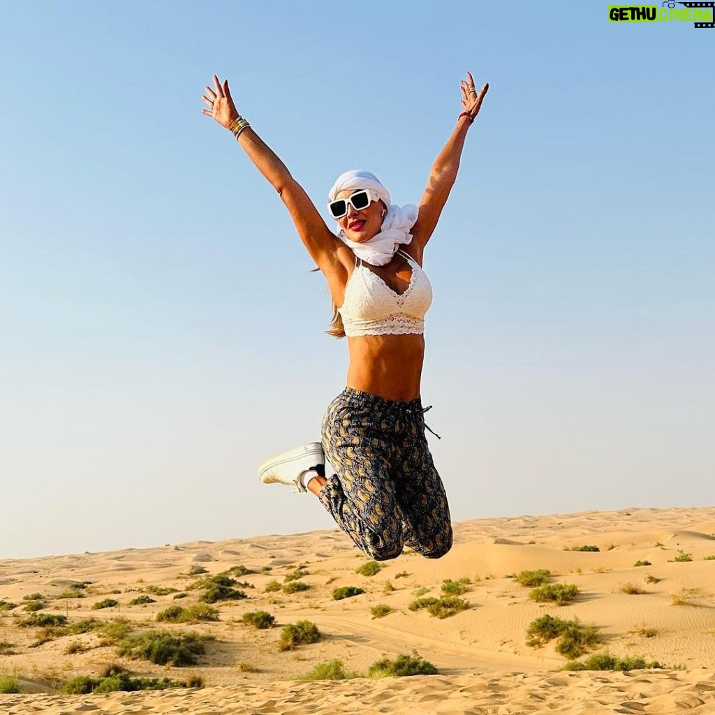 Ninel Conde Instagram - Dubai desert 🐪 🐪🐪 . . Que bella experiencia Gracias @clauguevarahdz por siempre estar! Por ser más que mi amiga .. mi hermana por decisión .. Porque la amistad se demuestra con hechos no con palabras. Por mas viajes y experiencias juntas ! Te amo sister . • #dubai #dubaidesert #dubaidesertsafari #camels #dubaicamels #fy #travel #traveltips #travelexcursions #fye #trend riviral Dubai Desert Conservation Reserve - Platinum Heritage