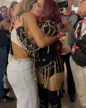 Ninel Conde Instagram - Si soy REBELDE.
Mi hija hermosa mi @dulcemaria te amo mi reina sigue triunfando! Ame verte realizada .
Las amo mis niñas ❤️
Que les parece estas imágenes? Les recordó esa época dorada de @rbd_musica ? Los leo!
.
.
#rbd #rebelde #soyrebelde #dulcemaria #anahi #mia #miacoluchi #robertapardo #almarey #fy #fye #trend #reels #reelsinstagram #réel