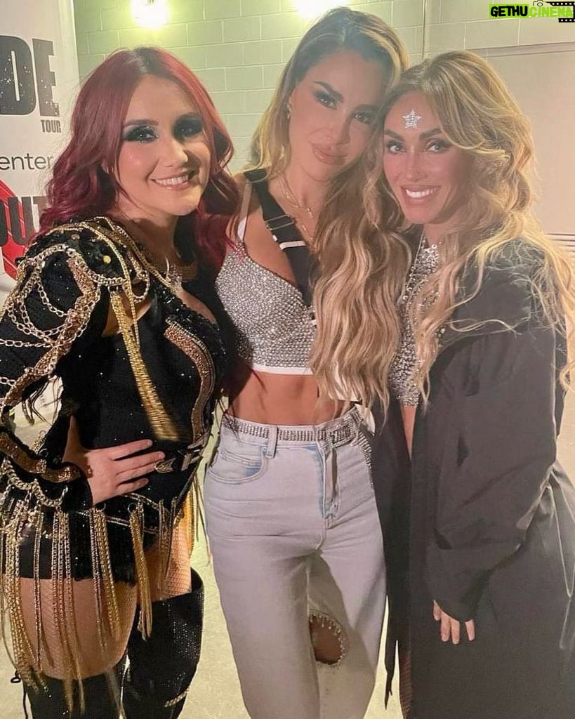 Ninel Conde Instagram - Si soy REBELDE. Mi hija hermosa mi @dulcemaria te amo mi reina sigue triunfando! Ame verte realizada . Las amo mis niñas ❤️ Que les parece estas imágenes? Les recordó esa época dorada de @rbd_musica ? Los leo! . . #rbd #rebelde #soyrebelde #dulcemaria #anahi #mia #miacoluchi #robertapardo #almarey #fy #fye #trend #reels #reelsinstagram #réel Miami, Florida