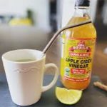 Ninel Conde Instagram - Miércoles de TIPS DE ALIMENTACIÓN . Mis bombones: Les recomiendo algo que a mí me ha funcionado y es que tomo todas las mañanas en ayunas agua tibia con limón y vinagre madre orgánico de manzana. Facilita una buena digestión, además de promover el equilibrio del sistema linfático, reducir la presión arterial, el colesterol, los triglicéridos y equilibrar la alcalinidad del organismo. A mi no me afecta ni me causa acidez pero consulta con tu médico si tienes alguna duda! Cuénteme si lo hacen cómo les va y cómo se sienten ! . . #tipsdealimentacion #tip #tips #nutricion #fy #fye #trend #viral #ninelconde Miami, Florida