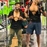 Nishant Singh Instagram - Available in two sizes. Medium and Large 💪🏻😂 Gurupurnima post😃 #ChestGains #FitnessJourney #TrainWithTheBest #FitLife #FitnessMotivation #WorkoutGoals #TeamWorkout #FitnessProgress #BodyGoals #FitnessInspiration #DedicationPaysOff #GymLife #FitnessPartners #FitnessGoals #StrengthTraining #GainsOnDisplay #FitnessTogether #FitnessCommunity #FitFam #TrainingHard #BuildingMuscles #nishantsinghmalkani #sunnyshetty