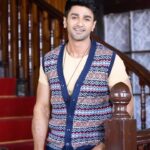 Nishant Singh Instagram - #JavaanToofaan - Yeh Pagla Dil Kahin Lagta Nahin Jab Se Mila Hai Tu.. 🥰 Song out now! ✨Have you made your reel yet? 👀 . . . . . Singers: @ashkinglive @khushbookg Music: @meetbrosofficial @harmeet_meetbros @meet_bros_manmeet @harshit.music Lyrics: @jayjustincase Actors: @nishantsinghm_official @yashita__singh Director: @iammiddha @puneetsbedi Label Head: @rrajeev.sharma Music Produced by: @adityadevmusic Music Production Head: @uddipansharma_ Live Guitars @akashravichopra #1million #1millionviews #MeetBros #MBMusic #Music #JavaanToofaan #RomanticSong #NewSong #NewReleases #Reels #Explore #OutNow