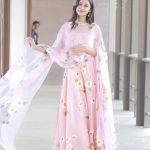 Nitanshi Goel Instagram - Phool wearing phools🌸🌼🌺🌷🌹🌻🪻🪷 Bhopal Promotions✨ #LaapataaLadies Photographer - @_rahul.rajeev_ Styled by - @ekta_singh96 Outfit by - @picchika Accessories - @aquamarine_jewellery Dressman Team - @pravin_kumar_nirala Assistant - @abhishek__gujar__ #phool #🌸 #nitanshigoel #laapataaladies #bhopal @aamirkhanproductions @kindlingindia @officialjiostudios Bhopal, Madhya Pradesh