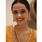 Nitanshi Goel Instagram - Phool🌼-y in love with this outfit ✨ Photographer: @shafibts Styled by: @ekta_singh96 Outfit: @jigarmaliofficial Earrings: @aquamarine_jewellery Make-up: @makeupbyaditee Hair: @aruna_bridal_makeover Editor: @_rahul.rajeev_ Dressman team: @pravin_kumar_nirala #LaapataaLadies #Throwback #iranupurwedding #irakhanreception #jioworldconventioncentre #nitanshigoel #laapataaladies #phool