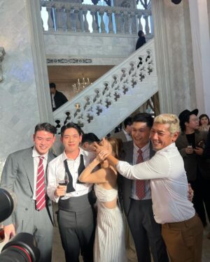 Niti Chaichitathorn Instagram - ทำอย่างให้บ่าวสาวเค้าจำรูปเราได้เวลาไปร่วมงานแต่ง #hermanhisnatty
