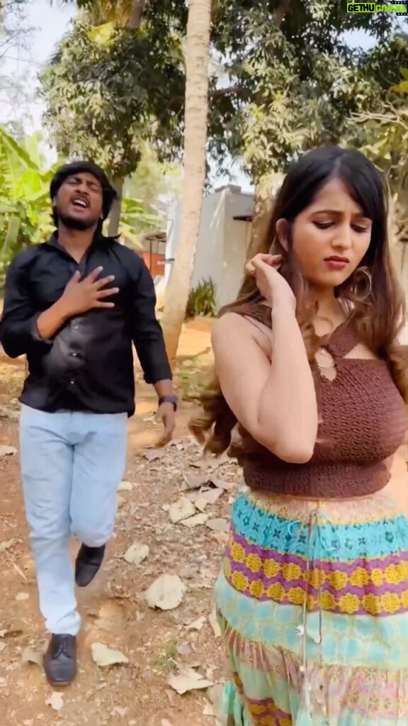 Niveditha Gowda Instagram - It was so much fun dancing to Pushpa song from Vedha movie ❤️ Watch Vedha ! #VedhaOnZee5 #ShivarajKumarMovies #ShivarajKumar