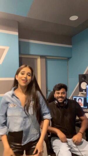 Niveditha Gowda Instagram - Hey everyone 💙

#nivedithagowda #chandanshetty #reelsinstagram #reelitfeelit #instareel #jawan