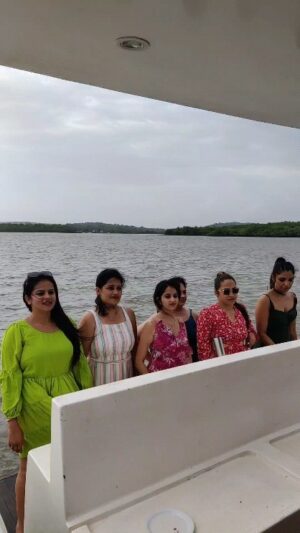 Niveditha Gowda Instagram - Miss you ladies 💕😘 cheers to one amazing trip ❤️