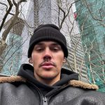 Noah Beck Instagram - “argue w the wall”
