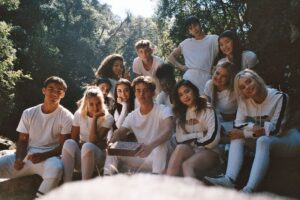 Noah Urrea Instagram - Hiiiii !!!

I can’t believe I’m saying this but… 
I’m going SOLO !!! 

The past five years I have shared with Now United has been a surreal experience. I am endlessly appreciative of every member in the group & Simon for making all of this happen!!! To the fans who have been with me all along, I couldn’t be more thankful to you, and I cannot wait for you all to join me in this next chapter of my career aaannddd for you to hear the music I’ve been working on :))))

Moving on is never easy, but knowing that Zane is going to represent the flag for our country gives me such pride and joy. 

I CANT WAIT to see you guys soon and play the biggest shows we’ve ever done. 

Love you always 

Noah ❤️