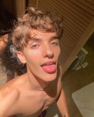 Noah Urrea Instagram - Stuck 😵‍💫