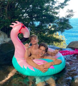 Noah Urrea Instagram - melhor amigo <3 Big Island, Hawaii