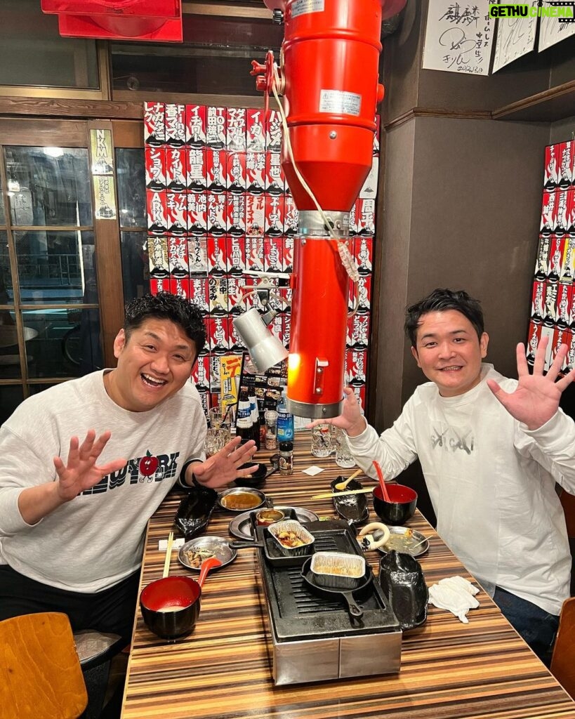 Nobuyuki Hayakawa Instagram - 数年ぶりに大阪のフジヤマドラゴンでお兄ちゃんと有馬記念予想したら当たりました！ #モンゴルの兄弟 #有馬記念 #聖地 #イクイノックス