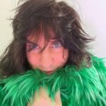 Noel Fielding Instagram - Can’t tell you how happy i am with my New coat all the way from new York ! I’m the Grinch ! ! 💚💚💚 x