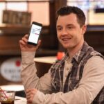 Noel Fisher Instagram - Mickey learns to internet. All new episode of #Shameless tomorrow!