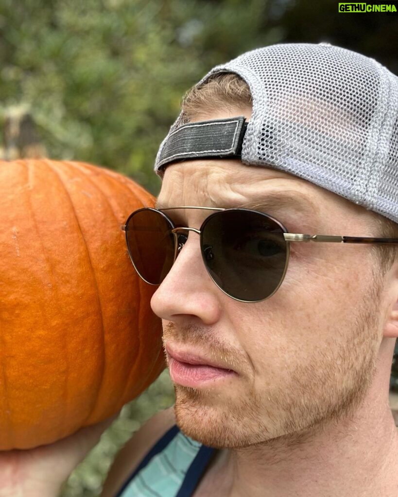 Noel Fisher Instagram - Nothing says fall like pumpkins and 87 degree weather. 👍🏻 LA.
