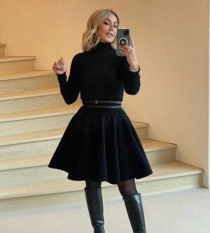 Norvina Instagram - Happy Birthday mom @anastasiasoare 🎊 I love you so much!! 

Ești cea mai puternică femeie pe care o cunosc. Ai atât de mult foc, determinare si perseverenta în tine, si nu știu cum reușești sa emani neîncetat atâta pasiune. 
Datorită felului în care ai fost întotdeauna, inteligenta, puternica, iubitoare, sociabilă, te apreciez enorm de mult, si încerc să fiu jumătate din femeia care ești tu.