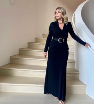 Norvina Instagram - Happy Birthday mom @anastasiasoare 🎊 I love you so much!! 

Ești cea mai puternică femeie pe care o cunosc. Ai atât de mult foc, determinare si perseverenta în tine, si nu știu cum reușești sa emani neîncetat atâta pasiune. 
Datorită felului în care ai fost întotdeauna, inteligenta, puternica, iubitoare, sociabilă, te apreciez enorm de mult, si încerc să fiu jumătate din femeia care ești tu.