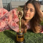 Nupur Sanon Instagram - Thank you @iconicgoldaward for Best Actress Debut (South) for Tiger Nageshwar Rao 🙏🏻💛 TNR will always be a special film…my first and that too in Telugu..a beautiful language that I had only begun to learn…emoting in your first film as an actor that too in a language you don’t fully understand can be challenging and surely was …but everything seemed so easy thanks to my wonderful co-actor MassMaharaja @raviteja_2628 sir , my always-smiling spreading positivity on set producer @abhishekofficl and my favourite person,sounding board on set and also a friend @dirvamsikrishna Baby steps ❤️🧿😇