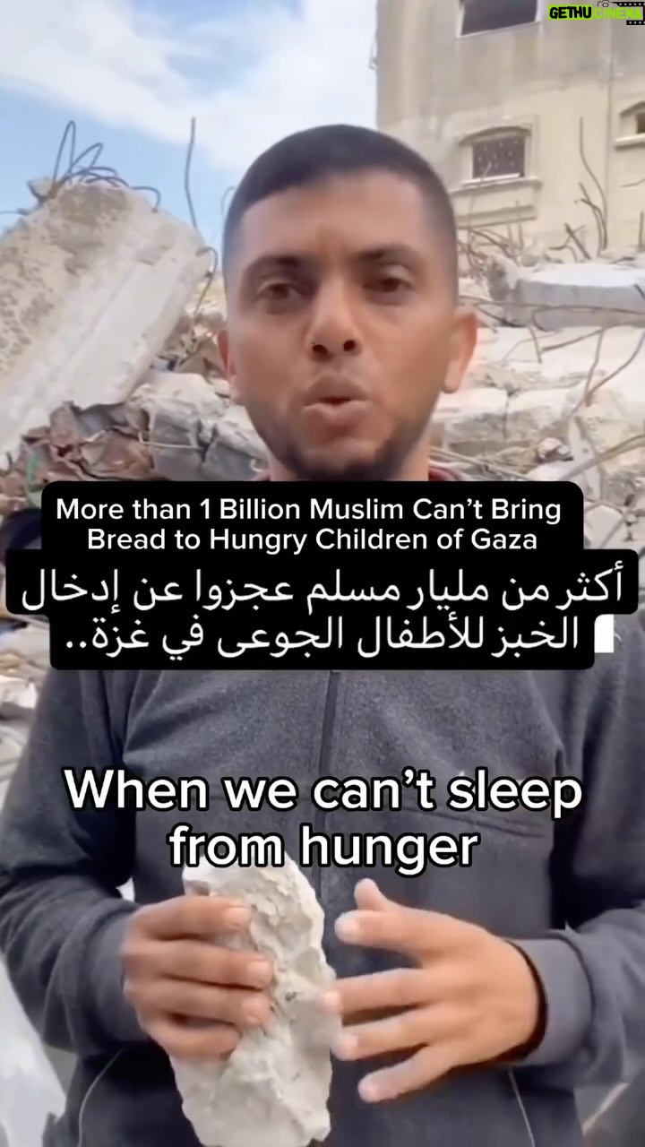 Nur Fazura Instagram - My friend in the north was telling me how they are starving and barely can find anything to eat. There’s no aid entering , and kids cry nonstop because they are hungry! And the lucky ones eat maybe once a day! Here is what people in Gaza do during the night time to silence the hunger they feel..